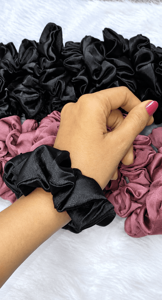β¨ Black Satin Scrunchie π€